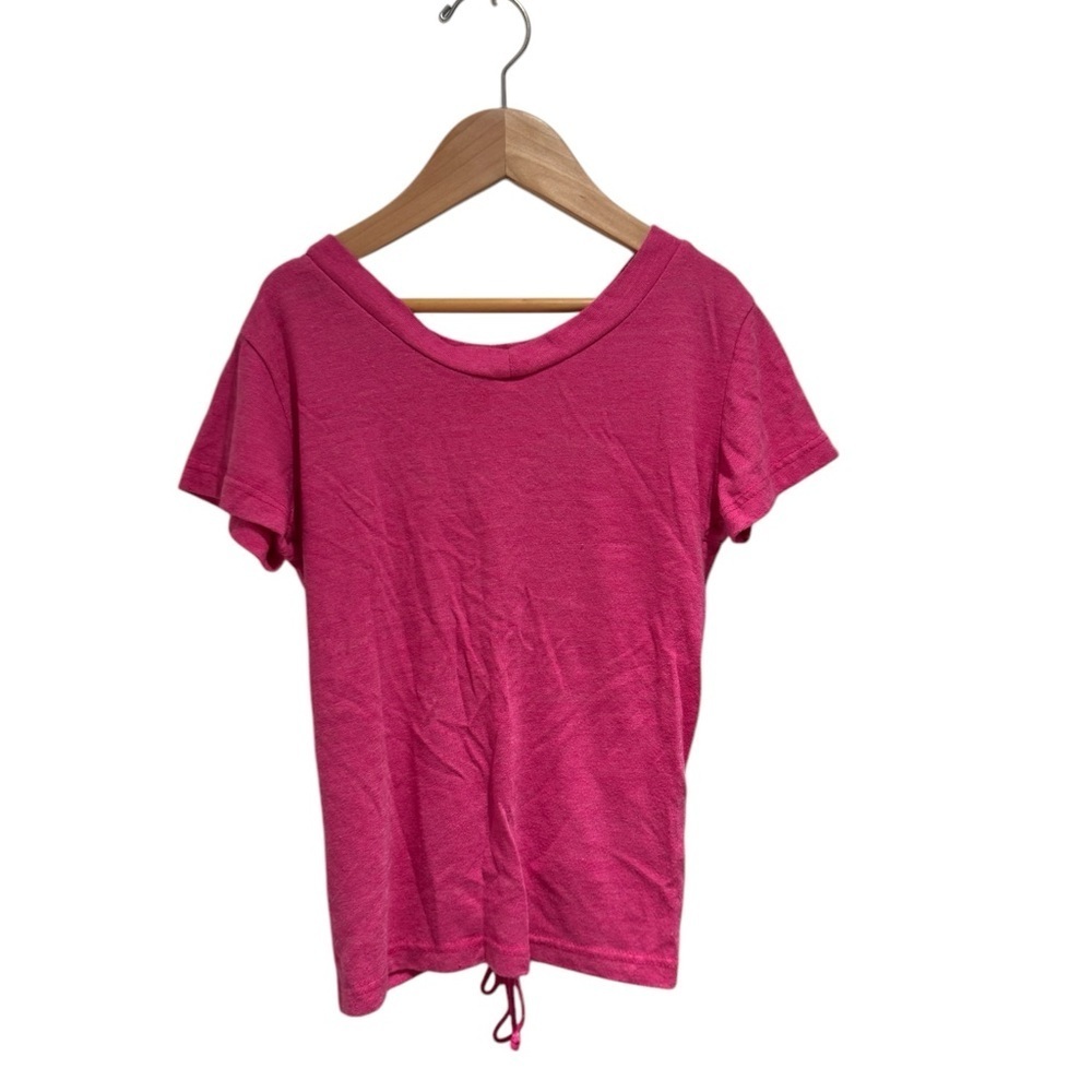 So Nikki Vibrant Pink Short Sleeve Tee With Ruched Back Detail - size 6